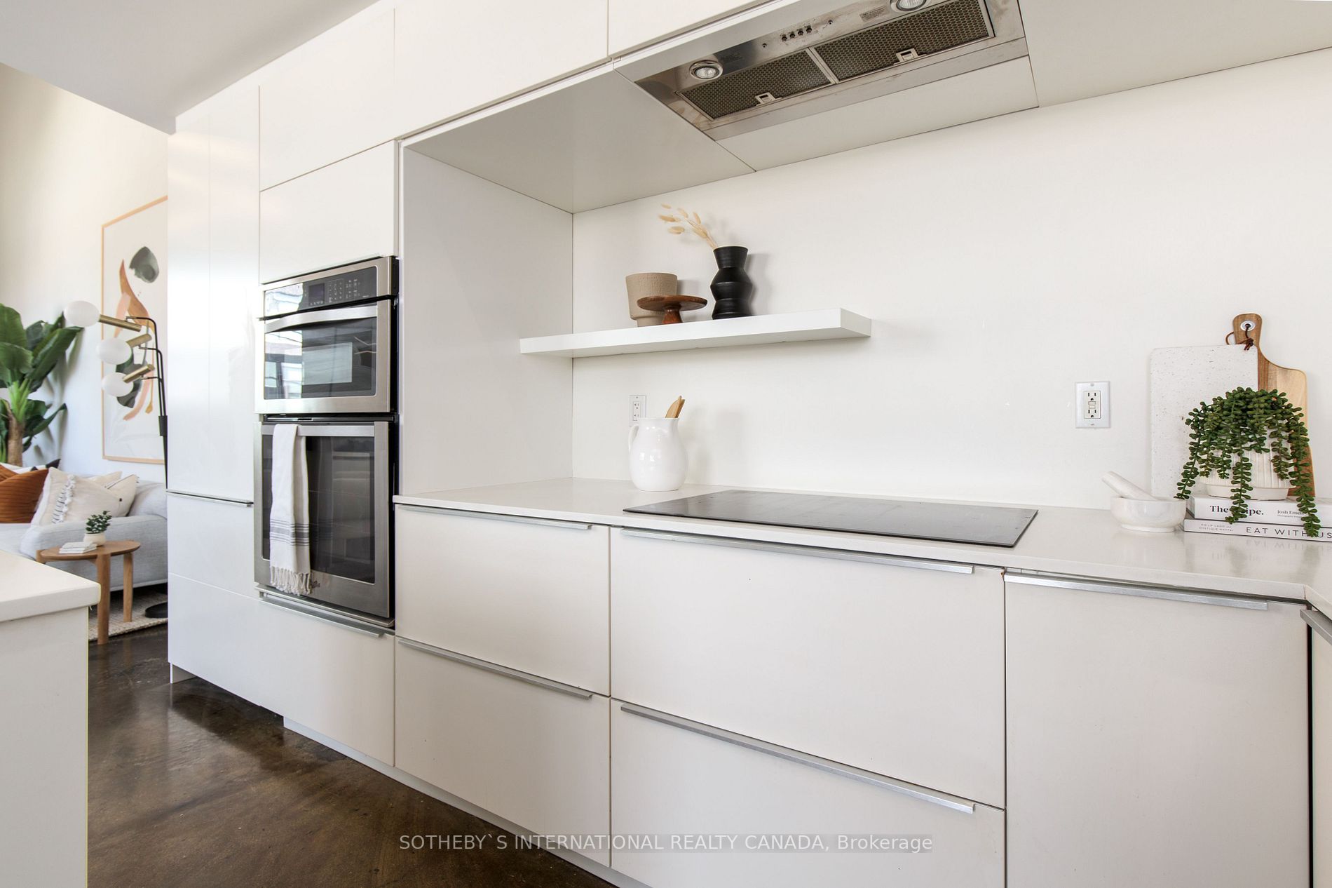 1173 Dundas St E, #216