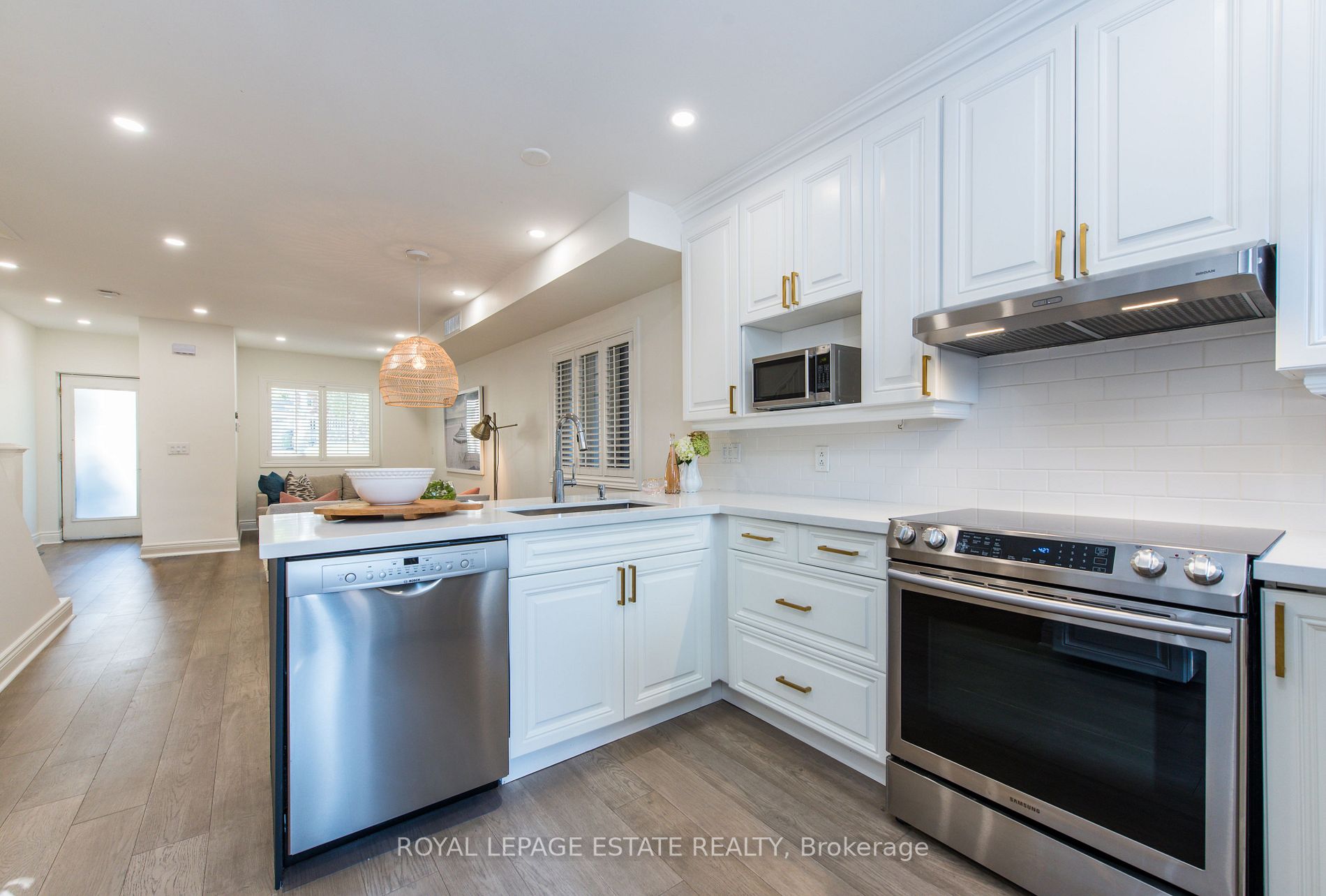 238 Lee Ave