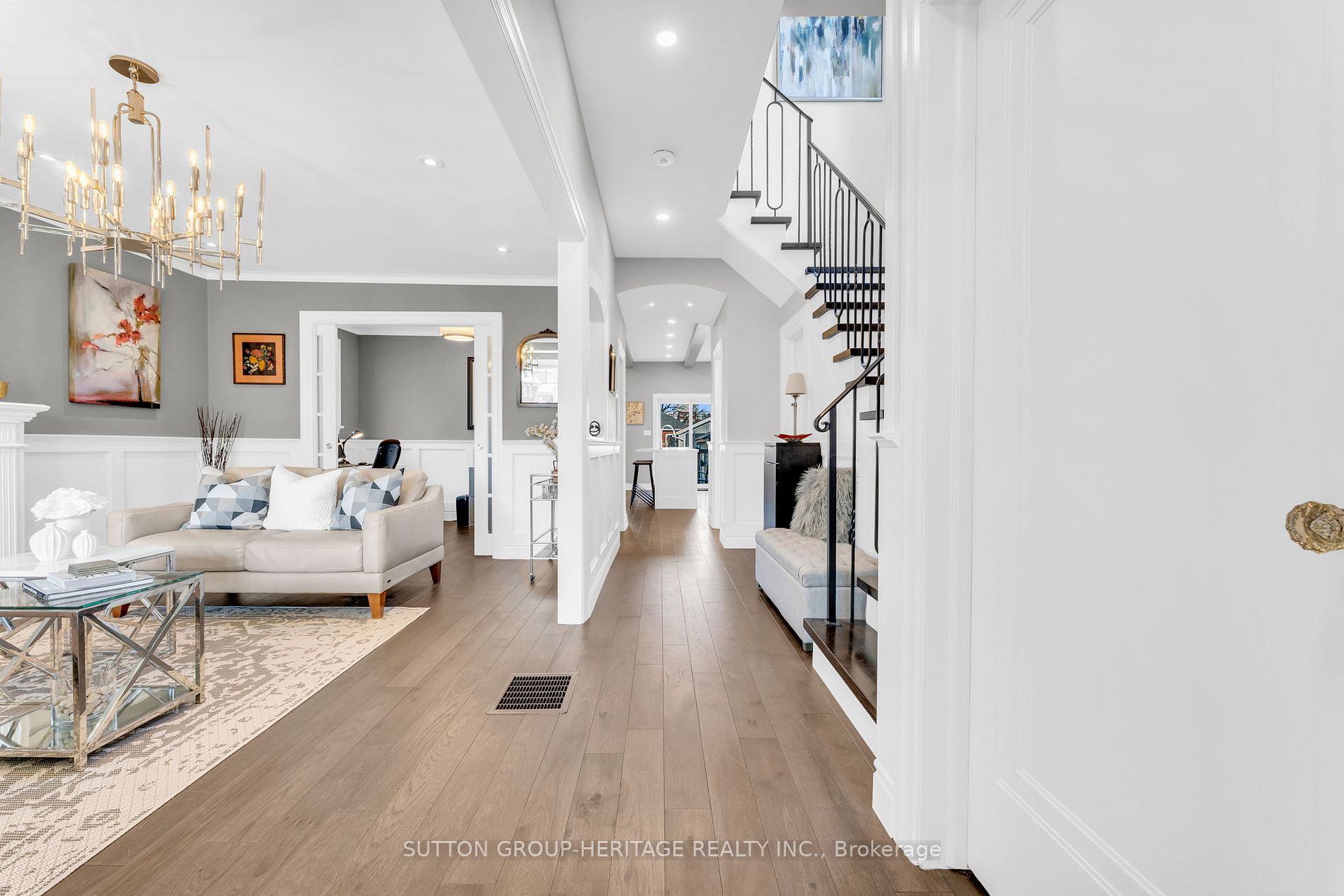 33 Norlong Blvd