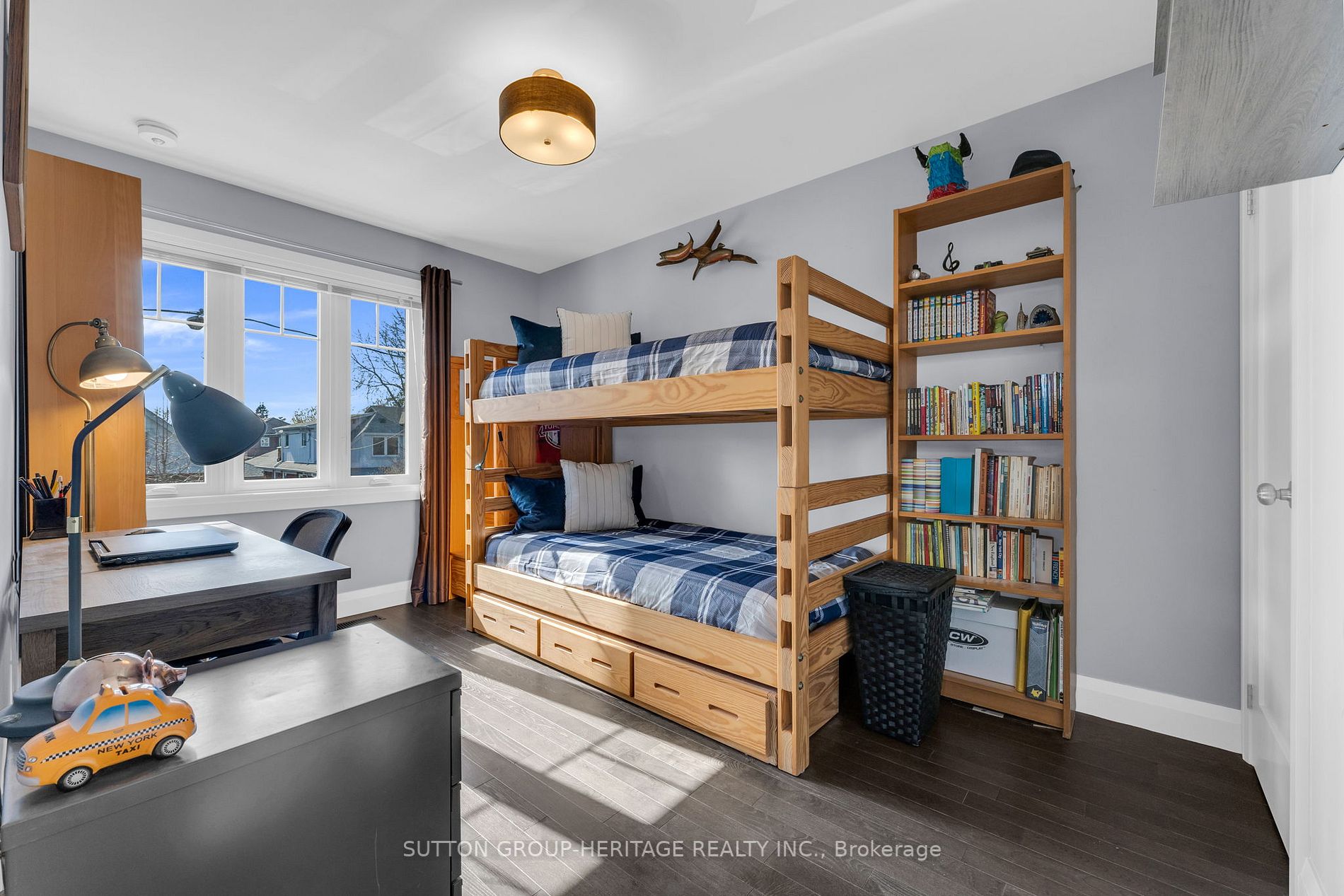 33 Norlong Blvd