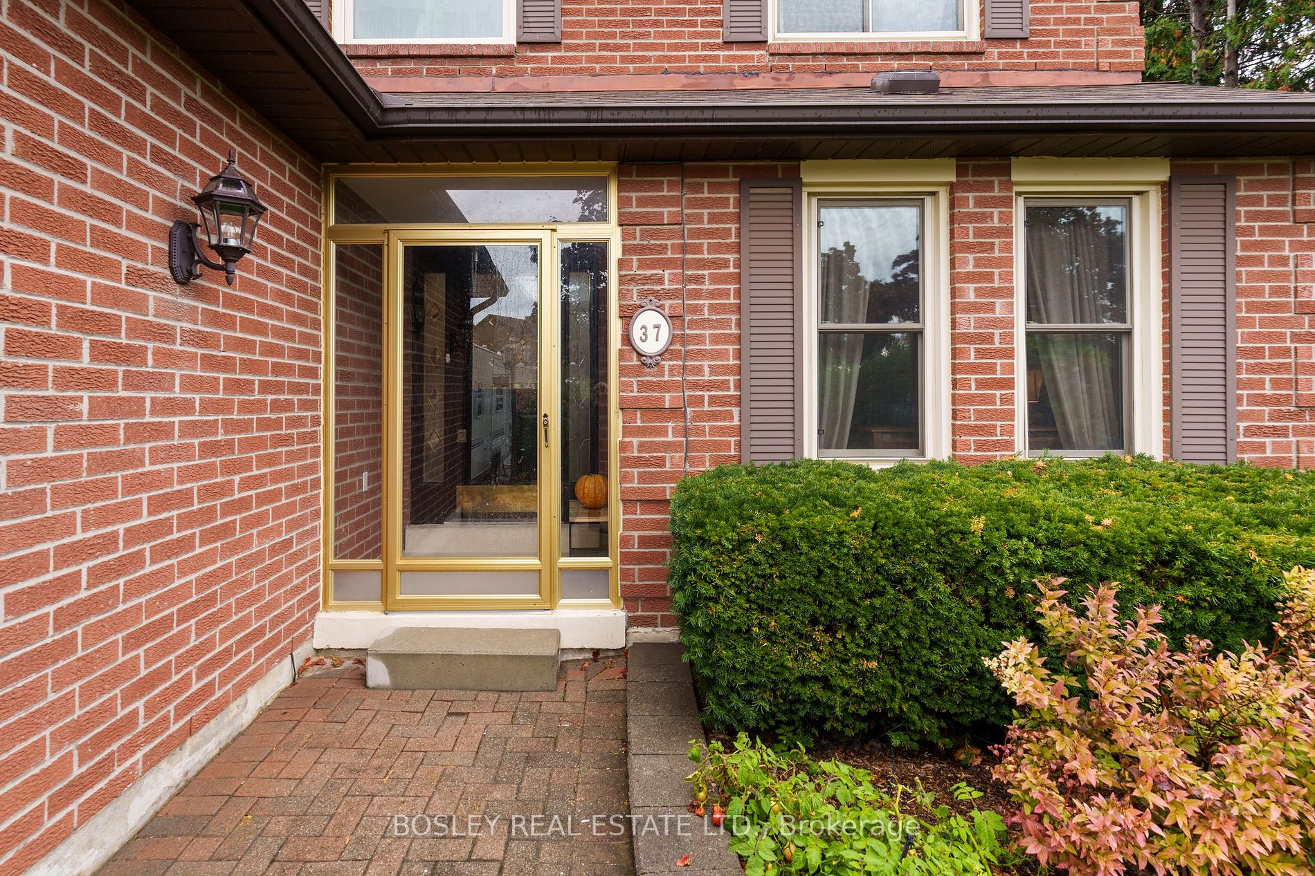 37 Brookdale Crescent