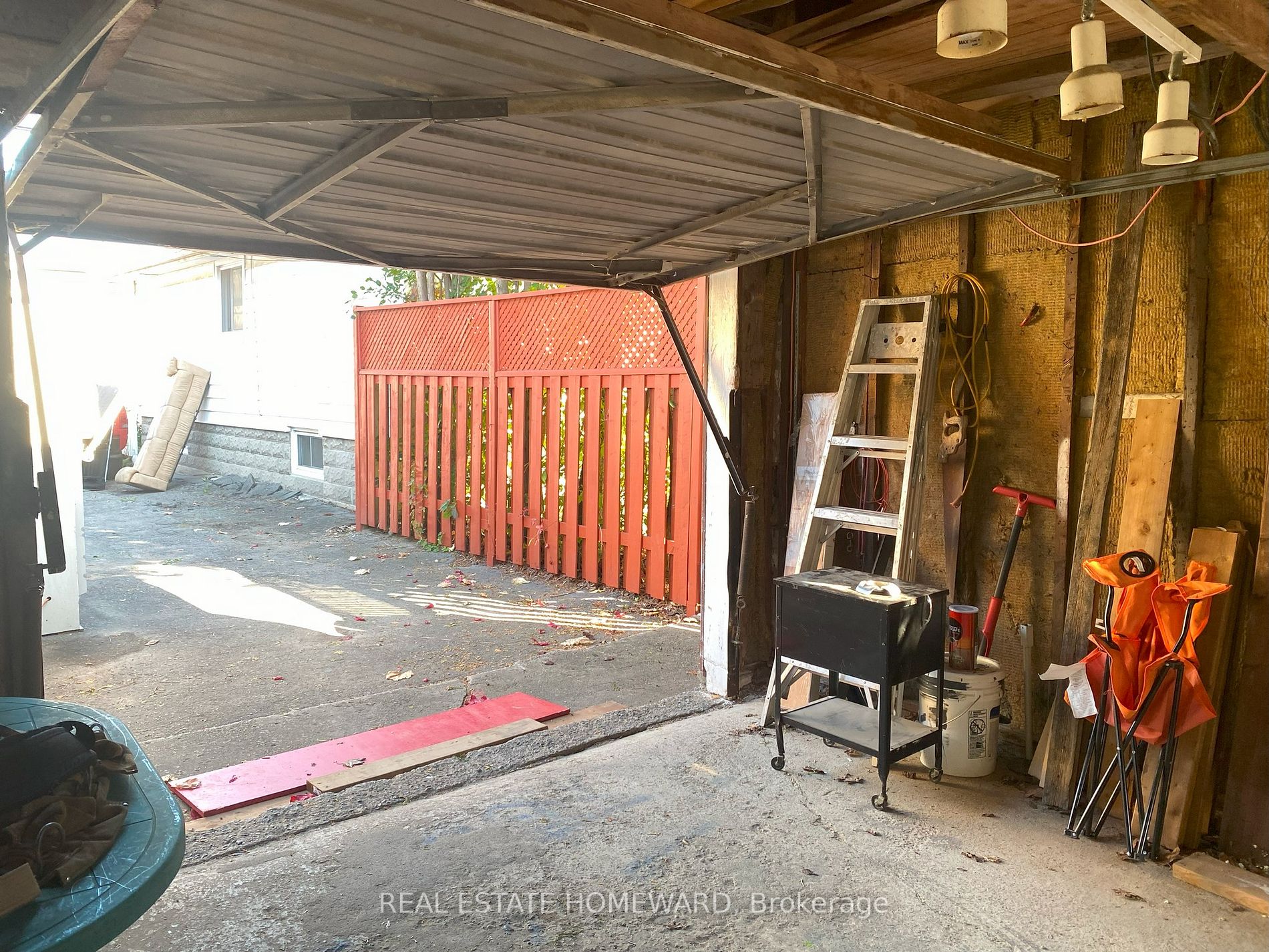 784 Oxford St