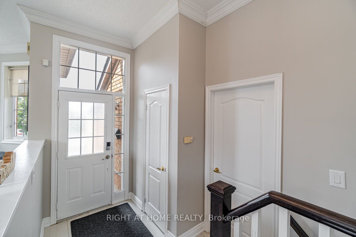 30 Amanda Ave N