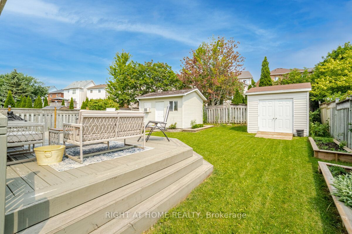 30 Amanda Ave N