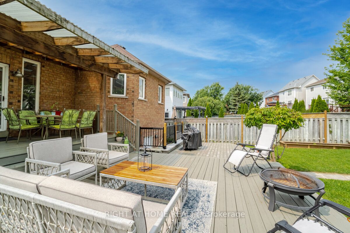 30 Amanda Ave N