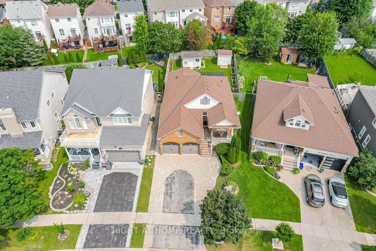 30 Amanda Ave N