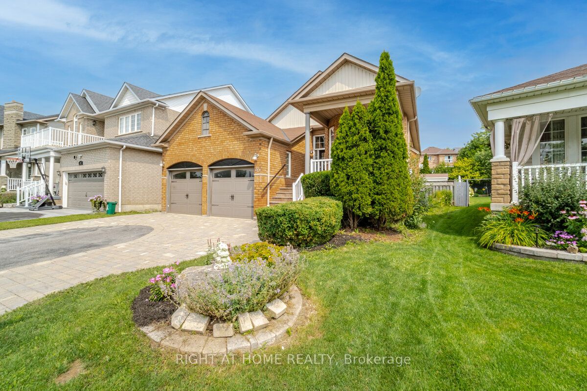 30 Amanda Ave N