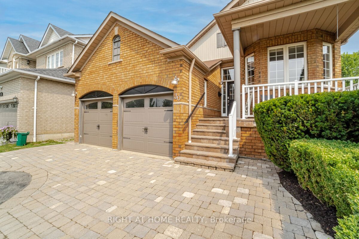 30 Amanda Ave N