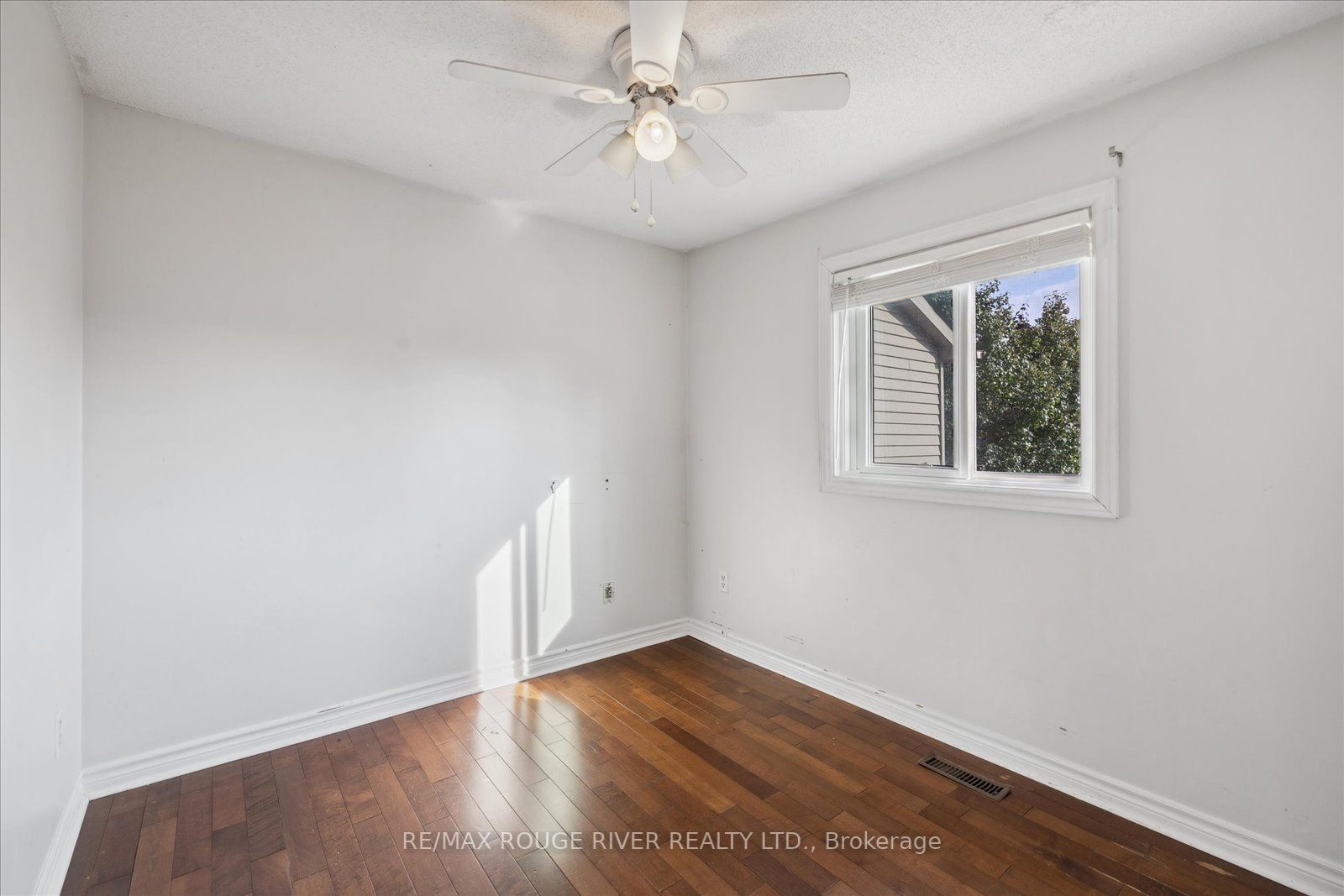 5 Hillhurst Cres