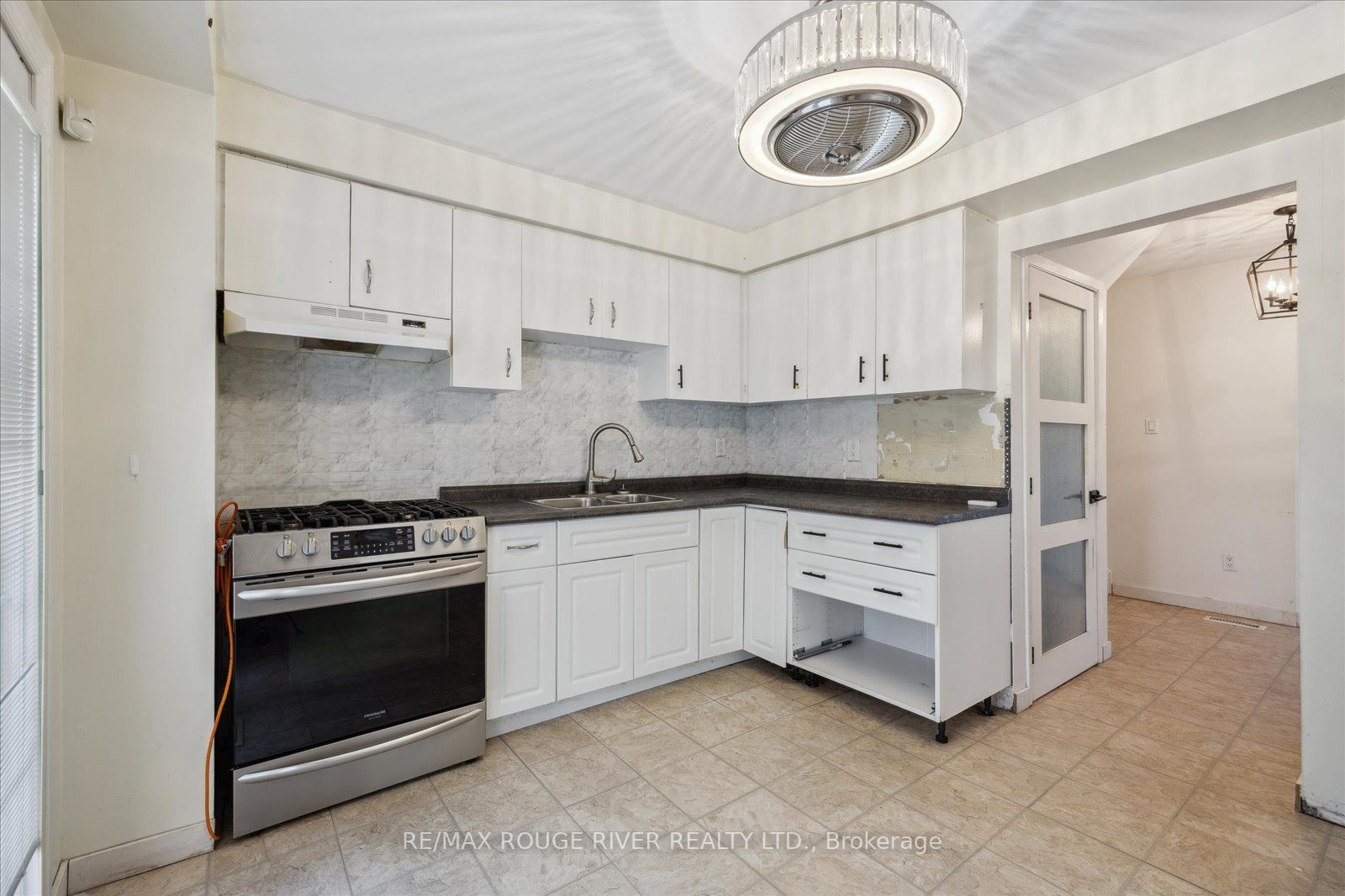 5 Hillhurst Cres