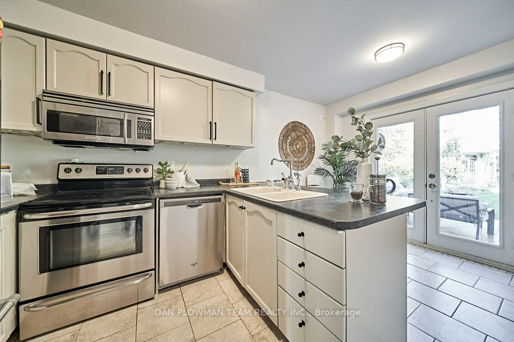 101 Meadowview Blvd