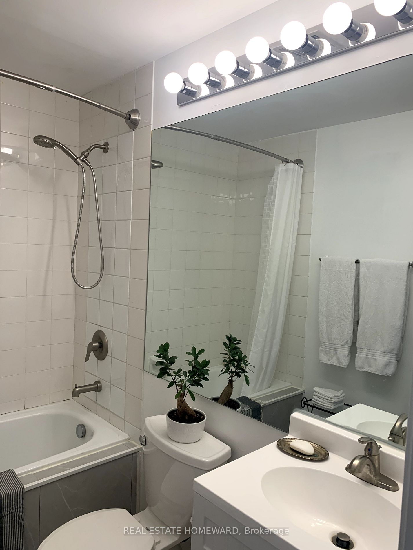 300 Coxwell Ave, #308