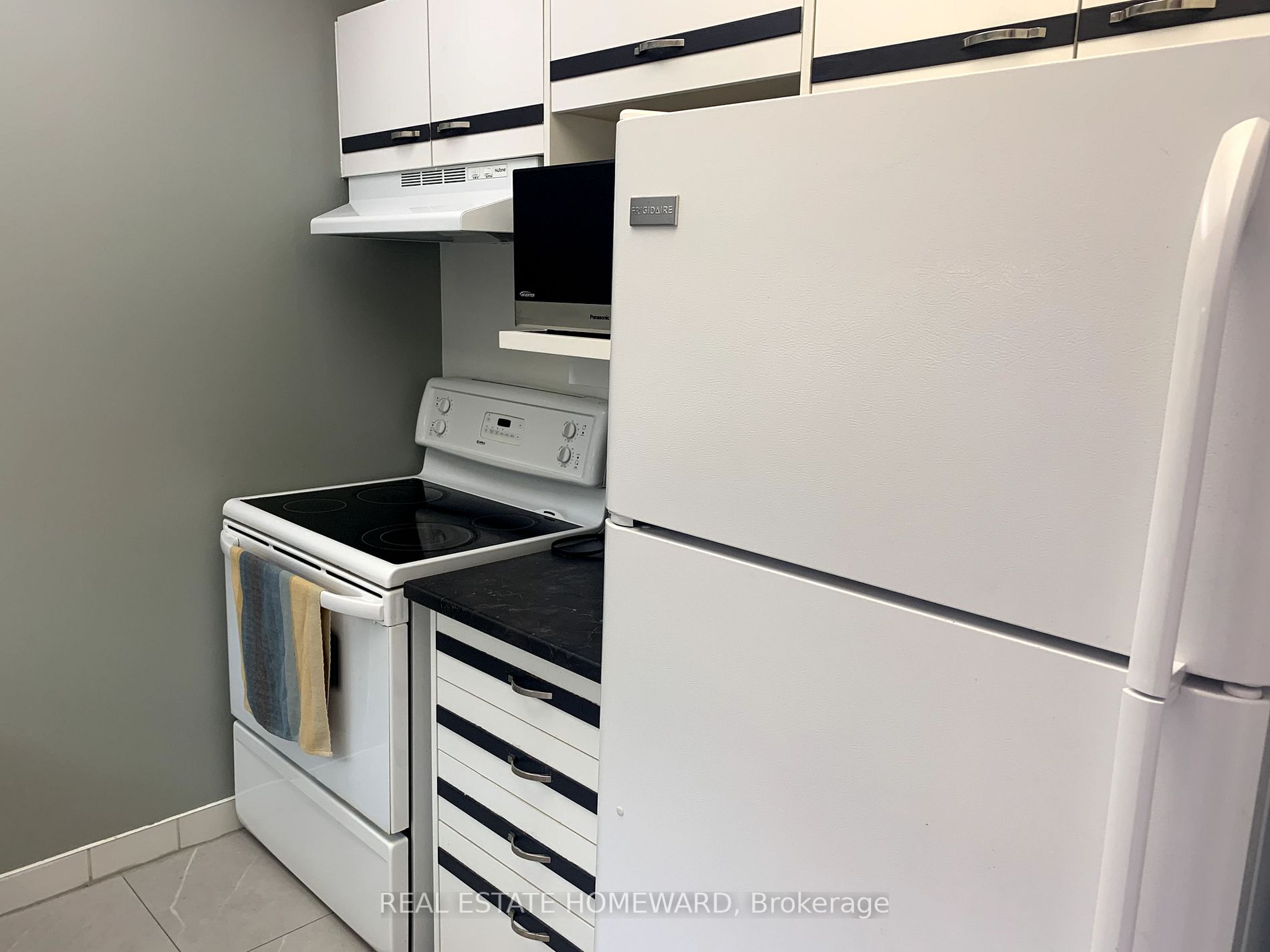 300 Coxwell Ave, #308
