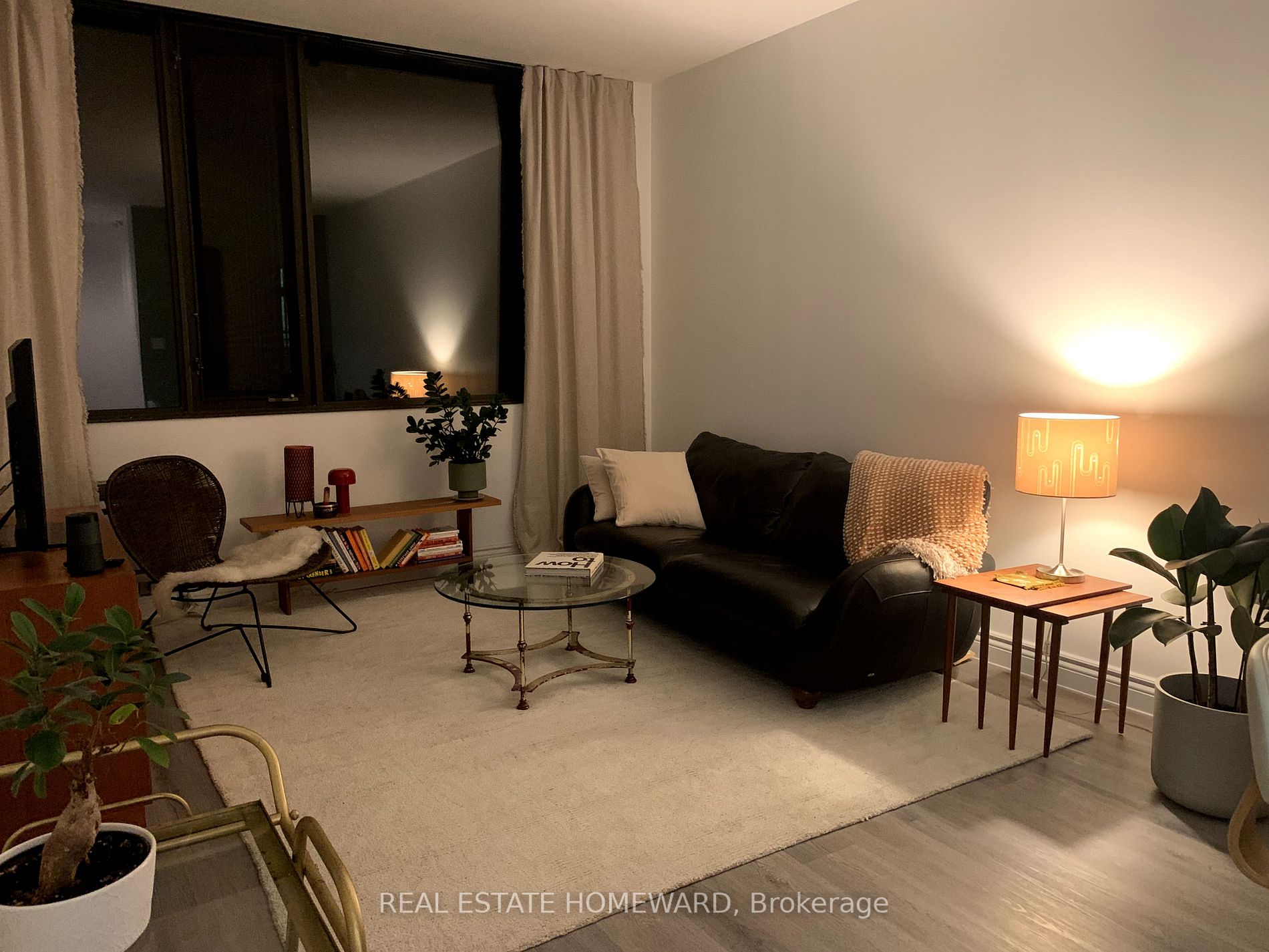 300 Coxwell Ave, #308