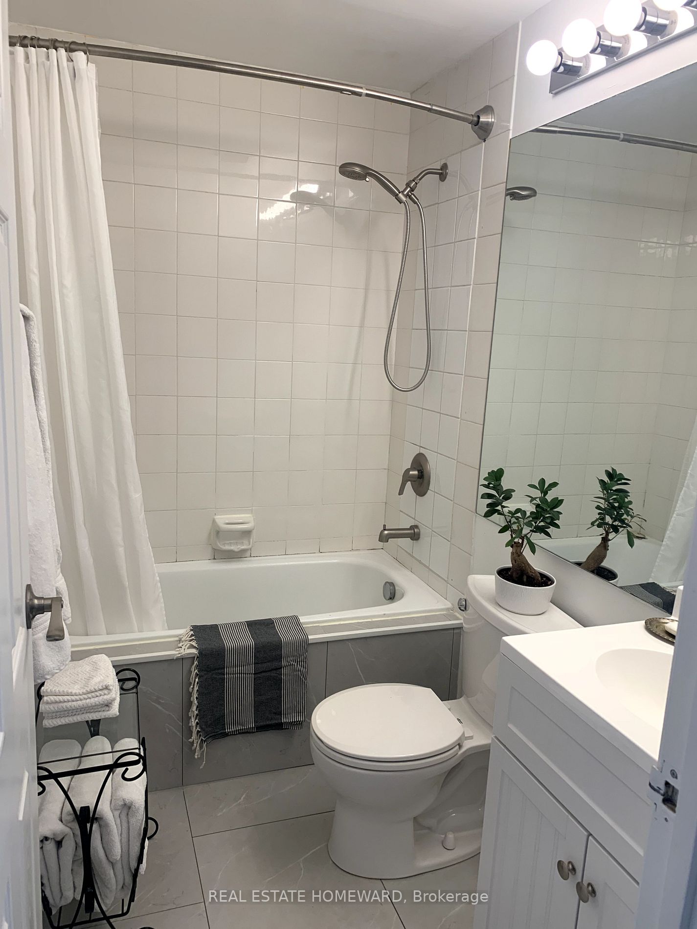 300 Coxwell Ave, #308