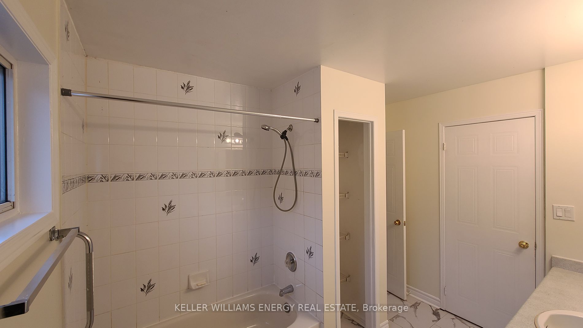 223 Malaga Rd, #Upper