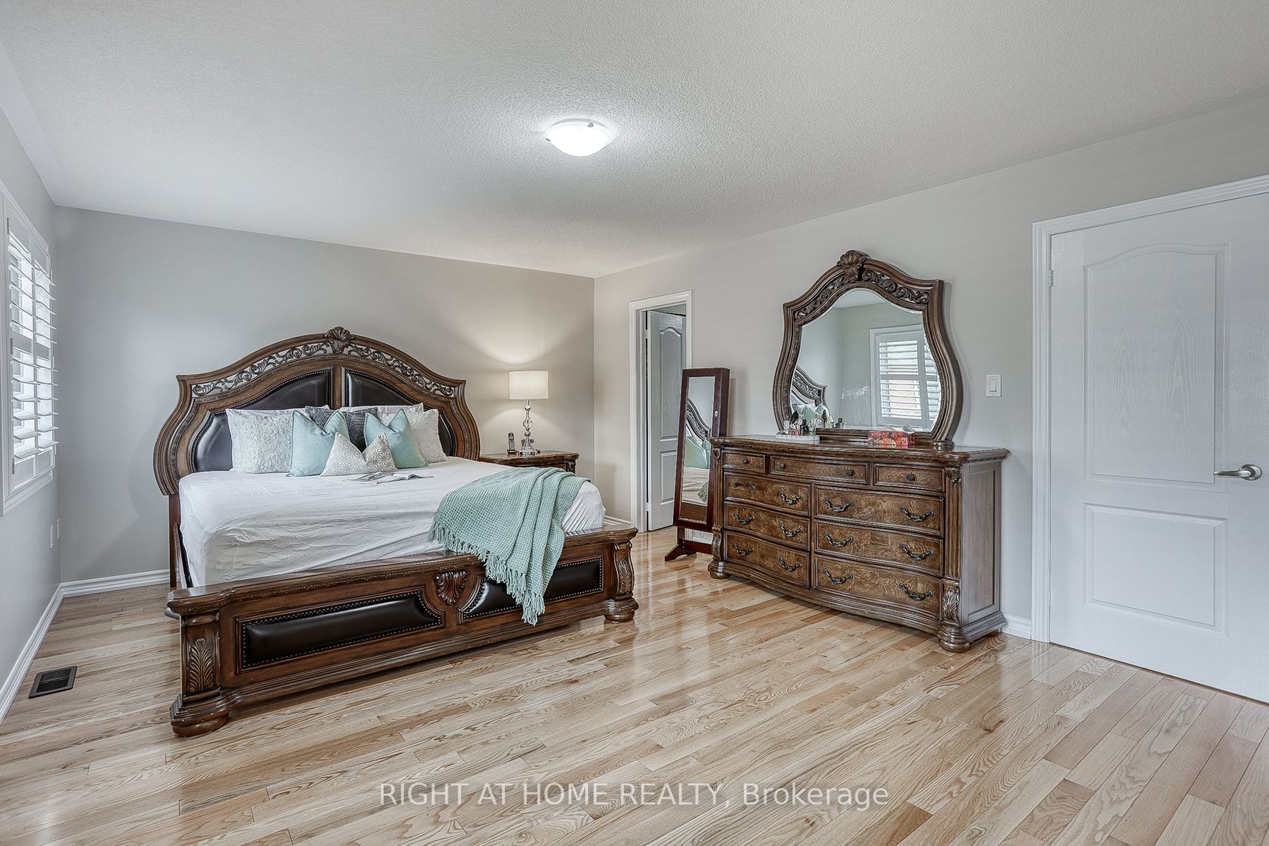 19 Tampsett Ave