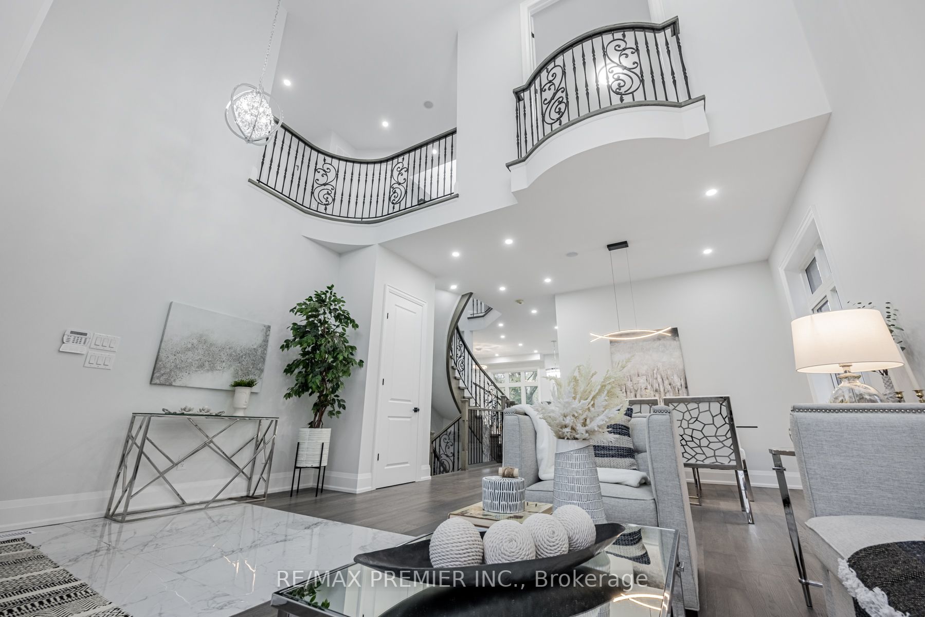 22 Beath St