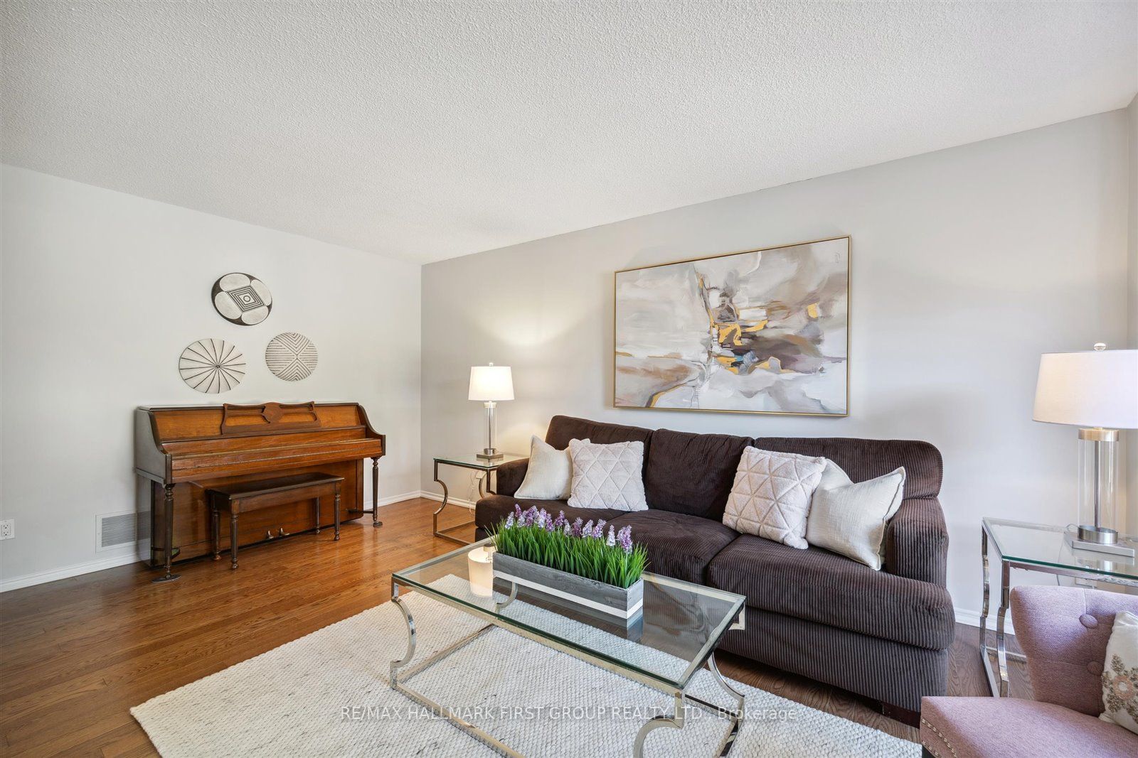 76 Farrow Cres