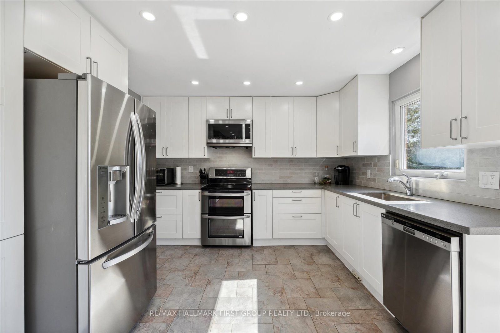 76 Farrow Cres