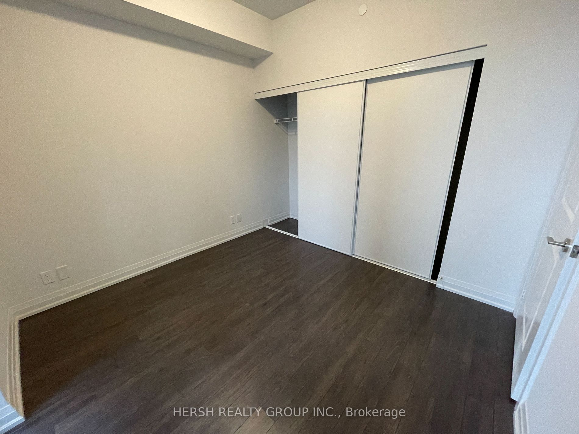 10 Meadowglen Pl, #402