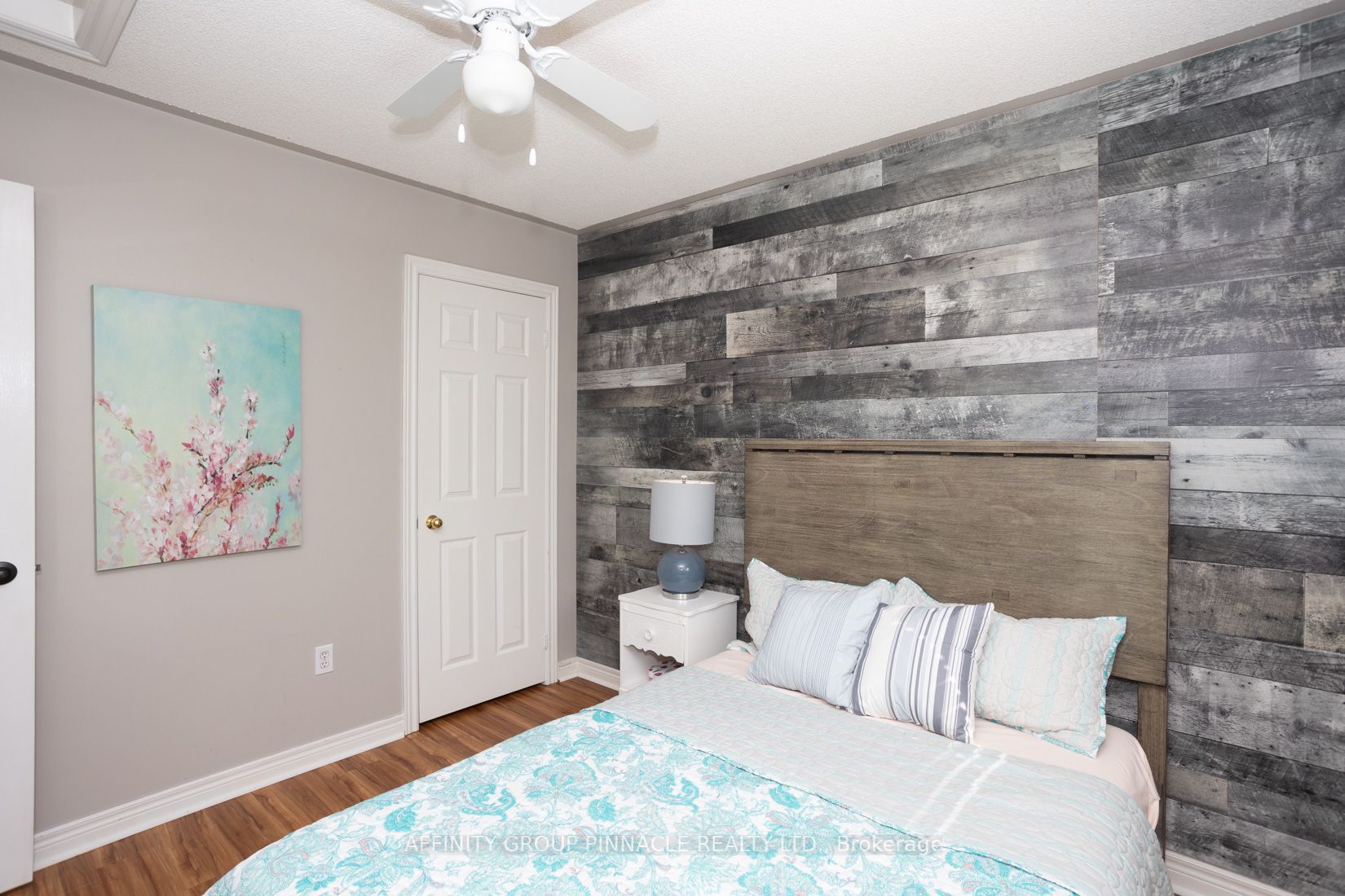 17 Annie Cres