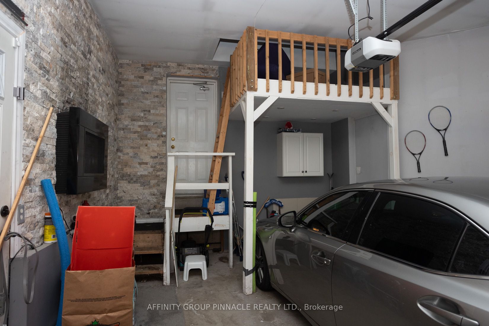 17 Annie Cres