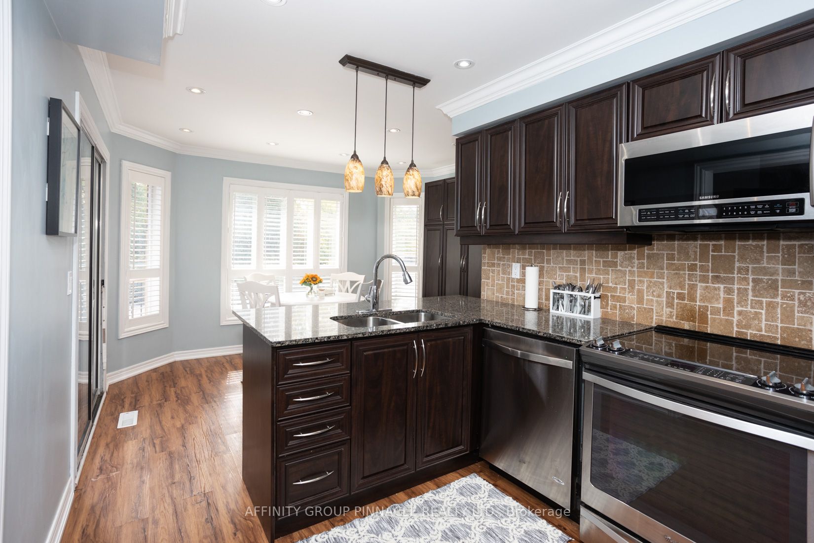 17 Annie Cres