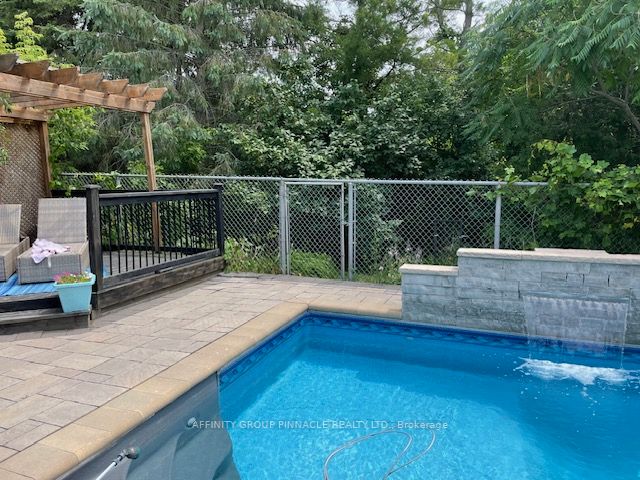 17 Annie Cres