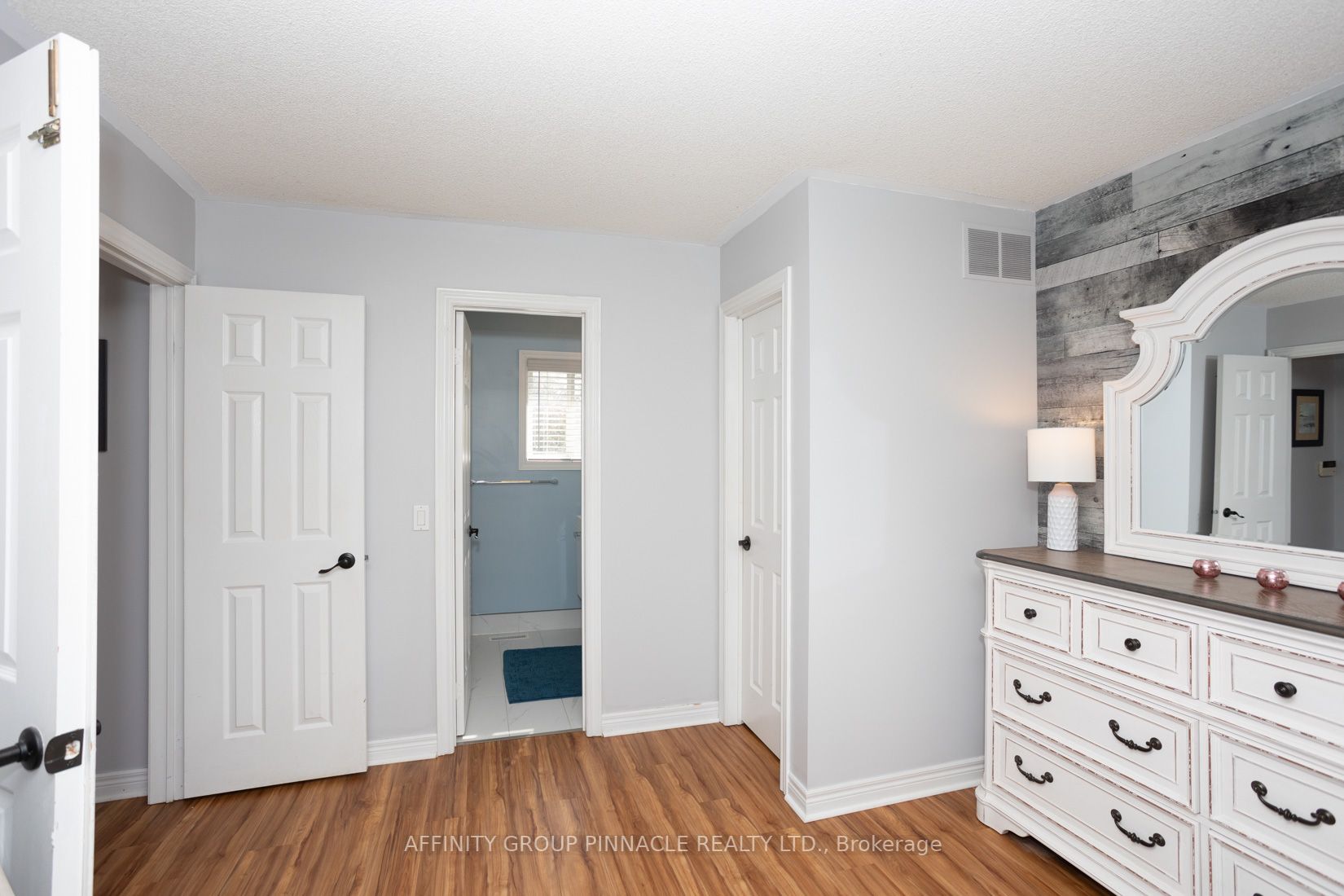 17 Annie Cres
