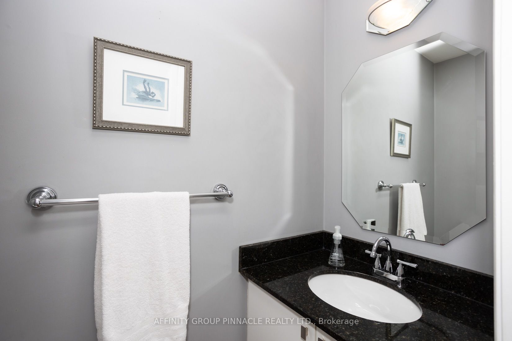 17 Annie Cres