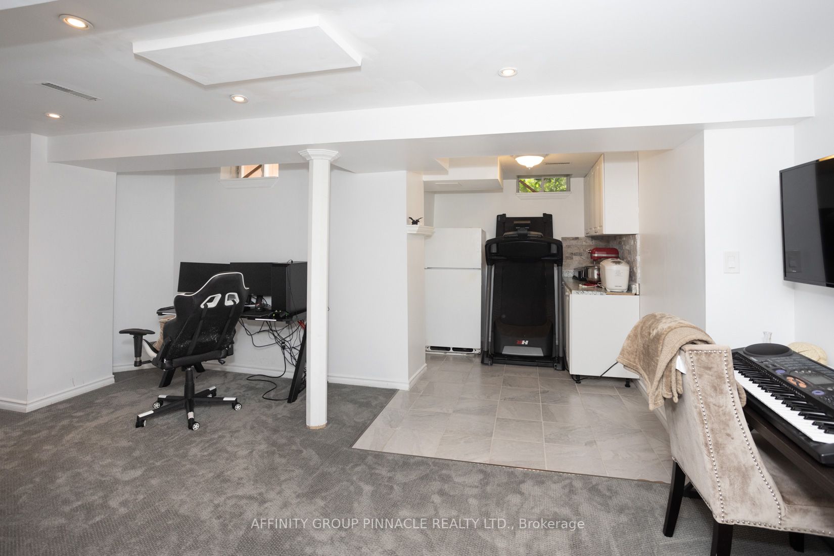 17 Annie Cres