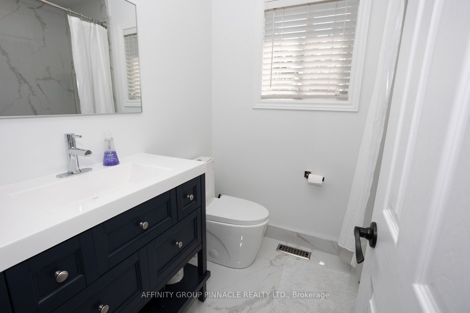 17 Annie Cres