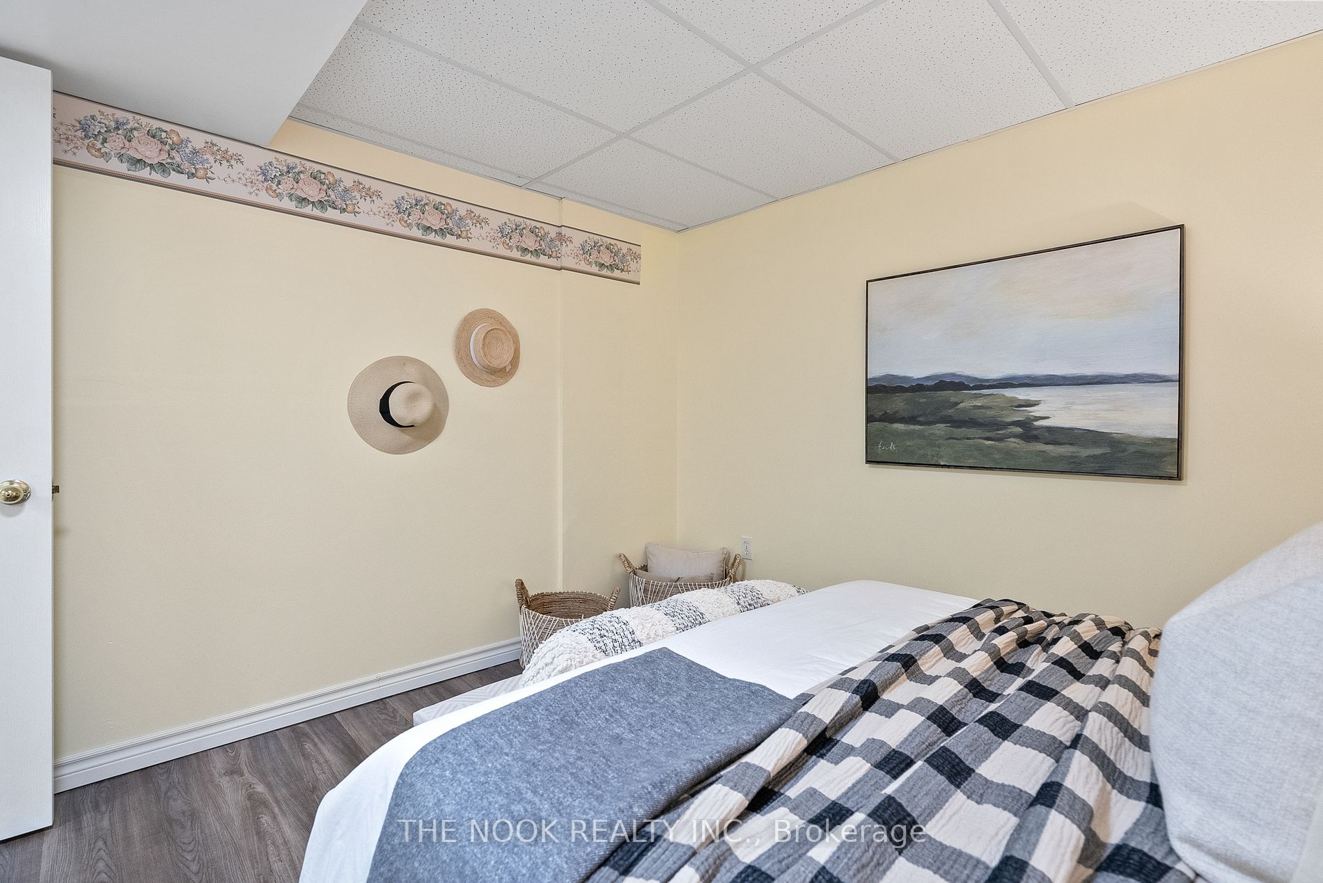 100 Mcfeeters Cres