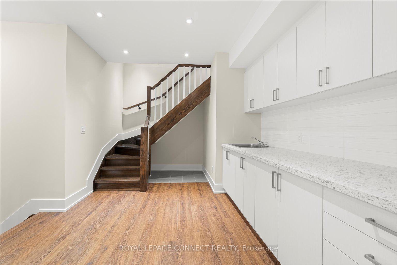 4 Youngmill Dr