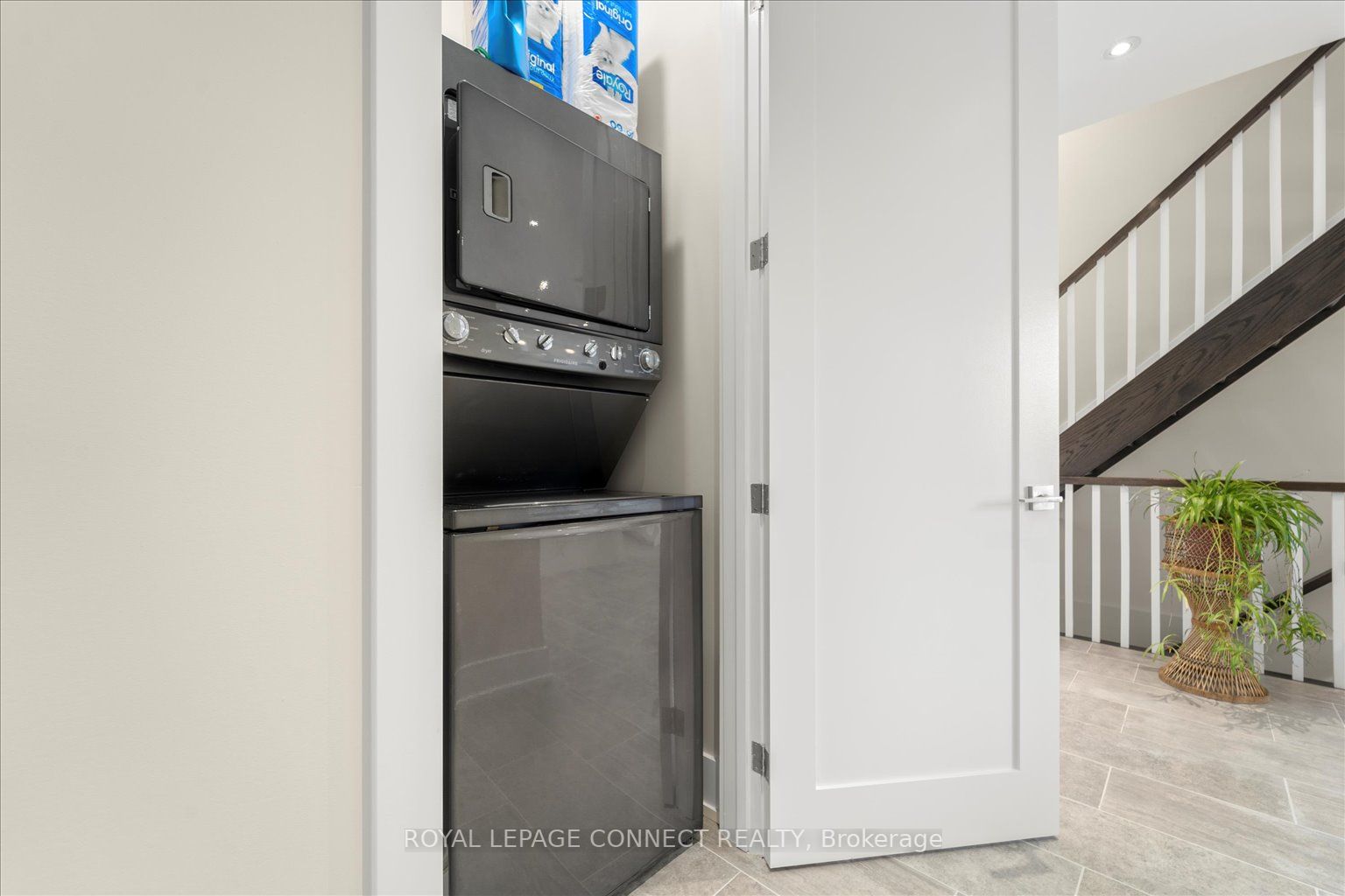 4 Youngmill Dr