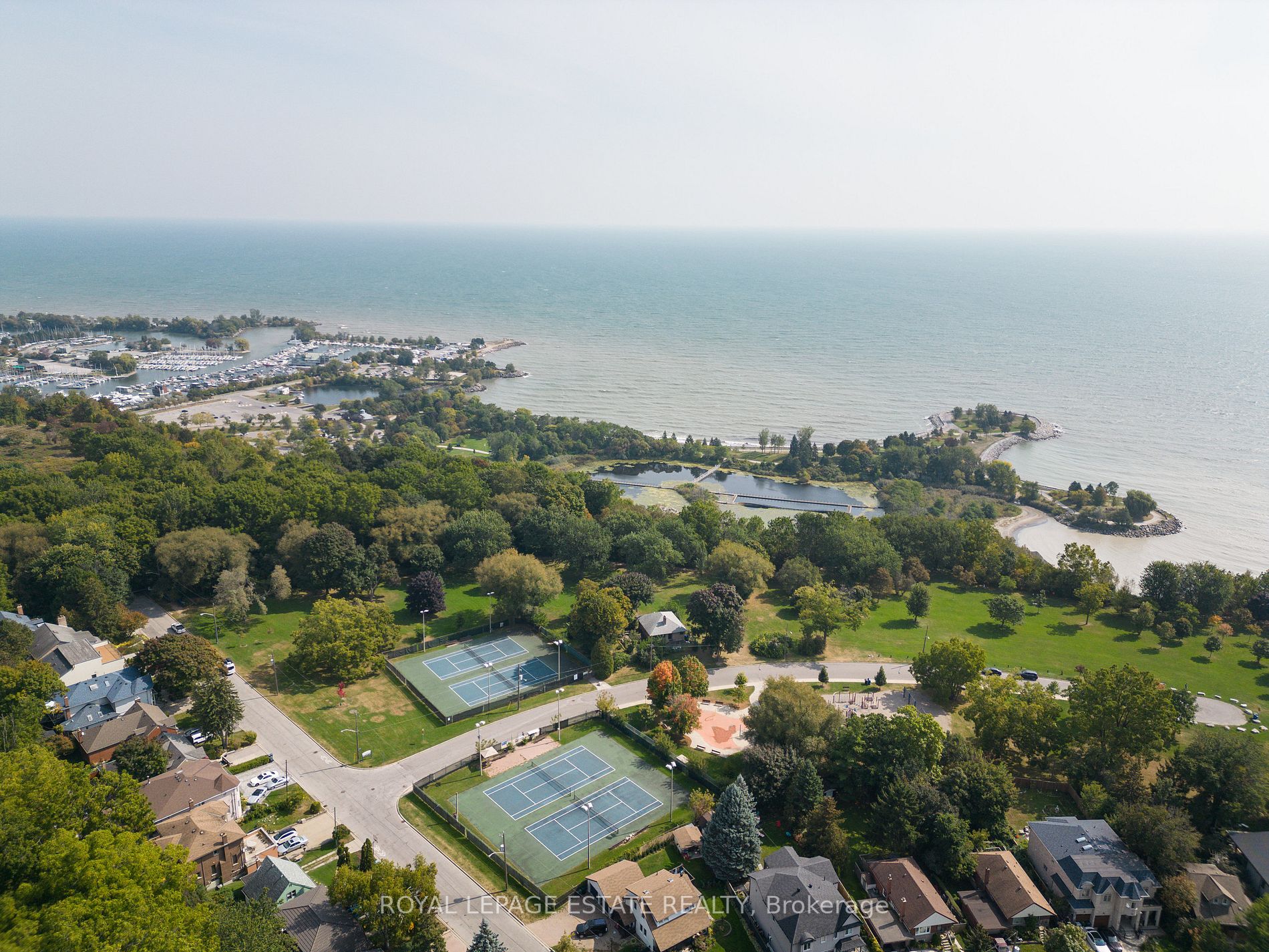 2 Highcliff Cres