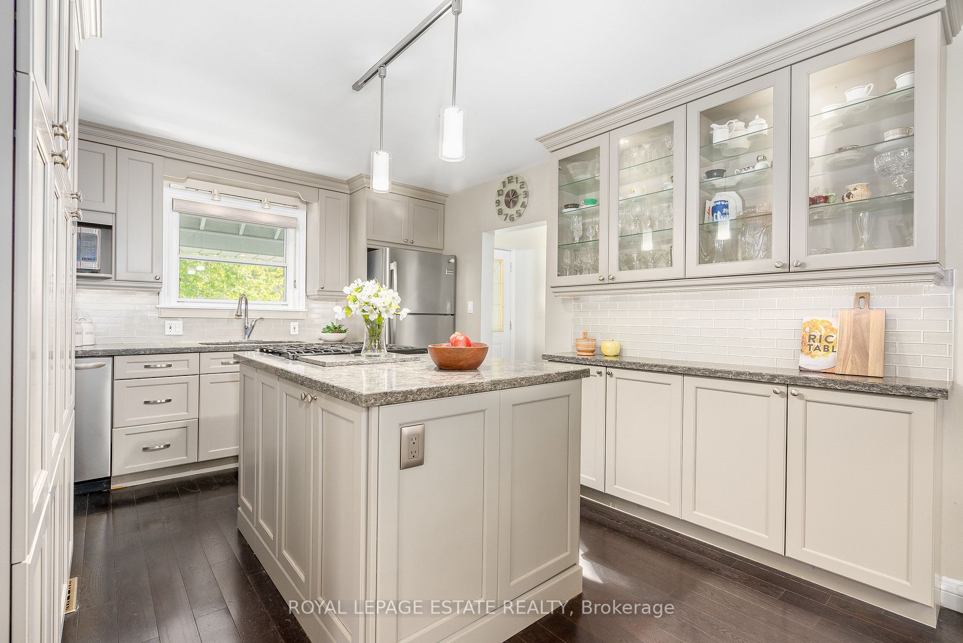 2 Highcliff Cres