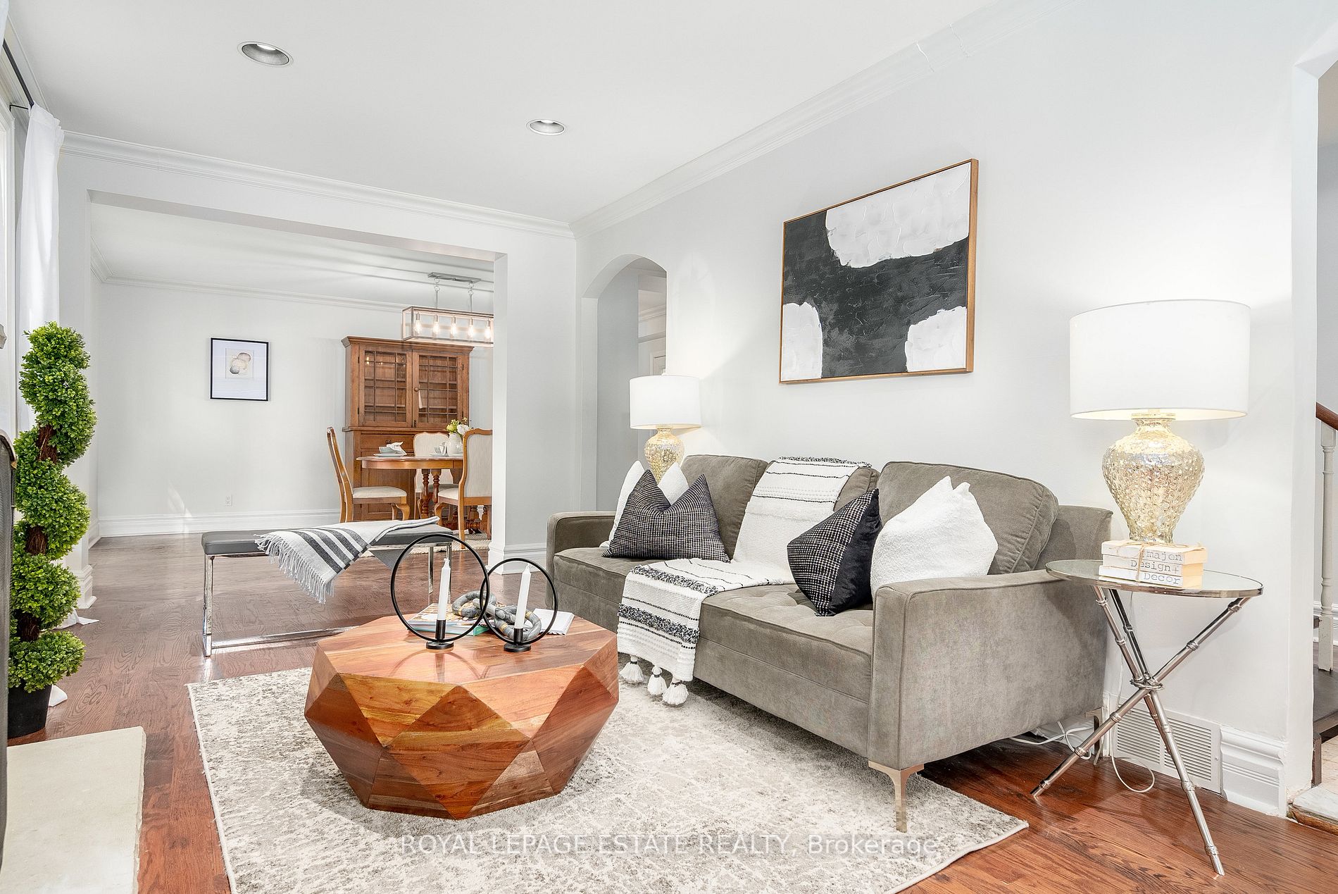 2 Highcliff Cres