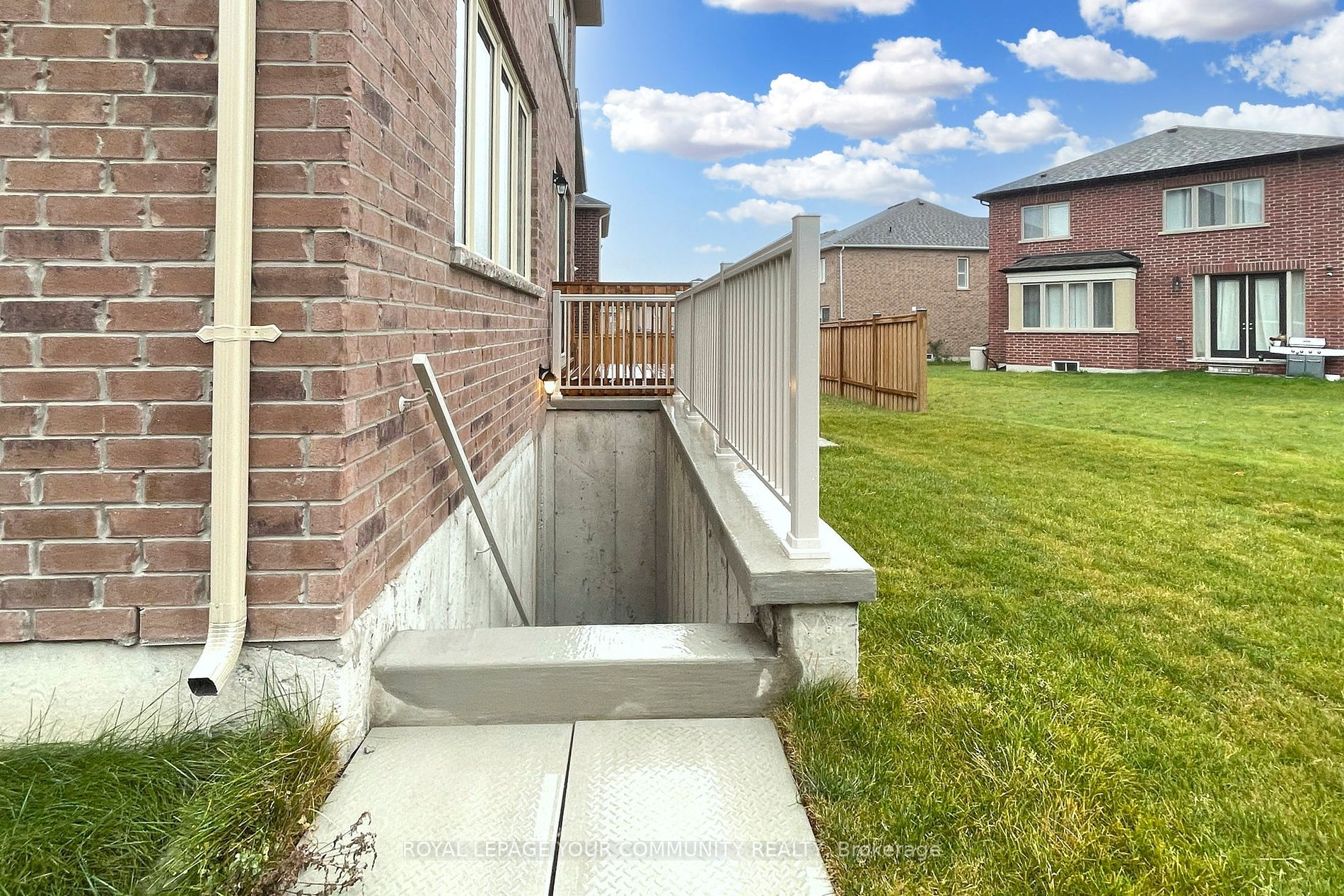2468 Fashion Lane