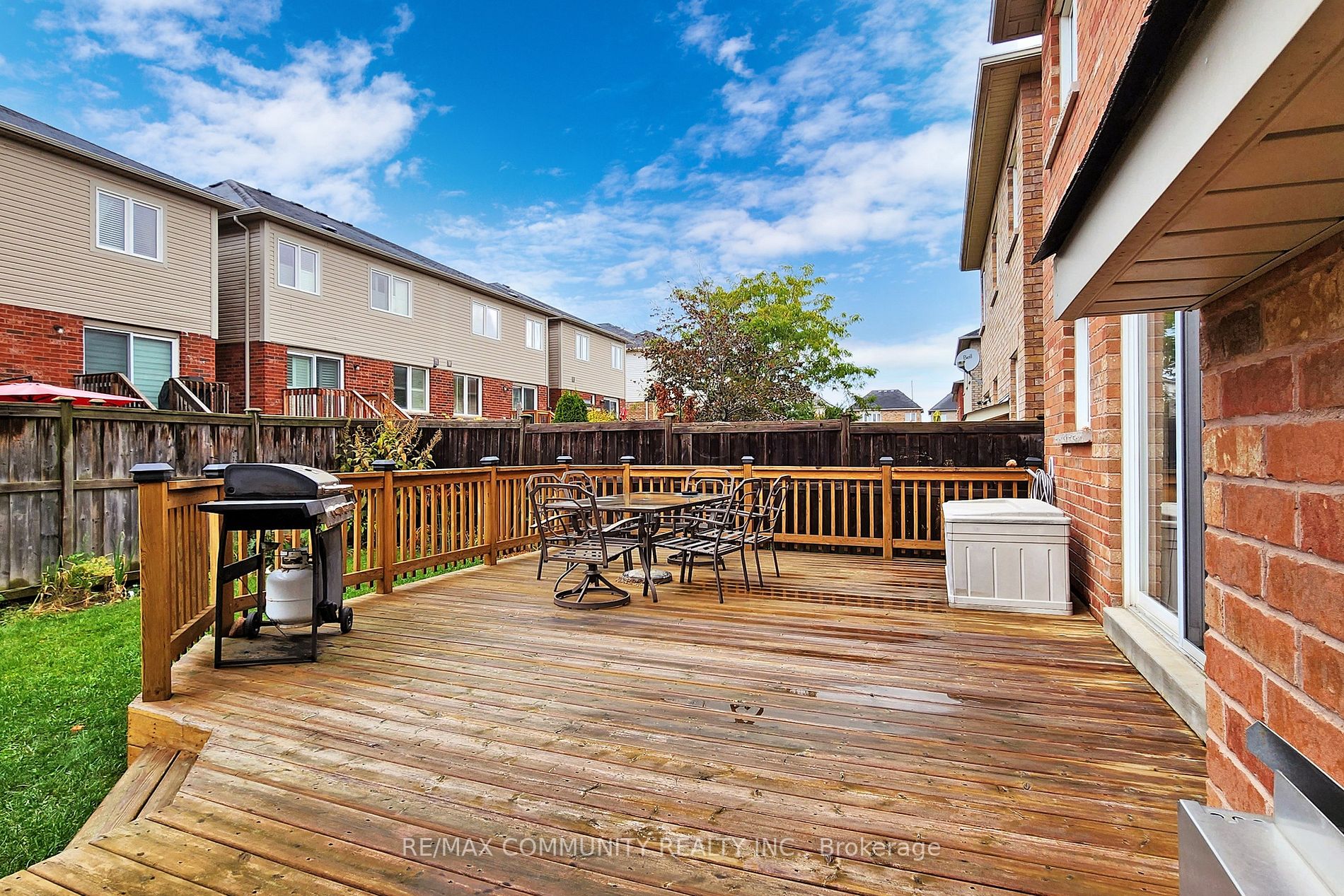 16 Watersplace Ave