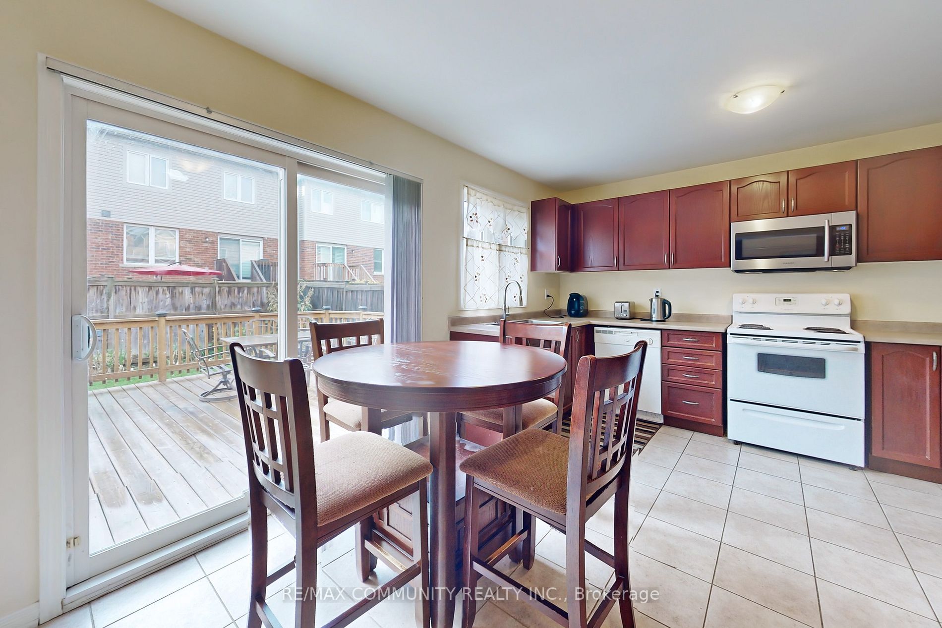 16 Watersplace Ave