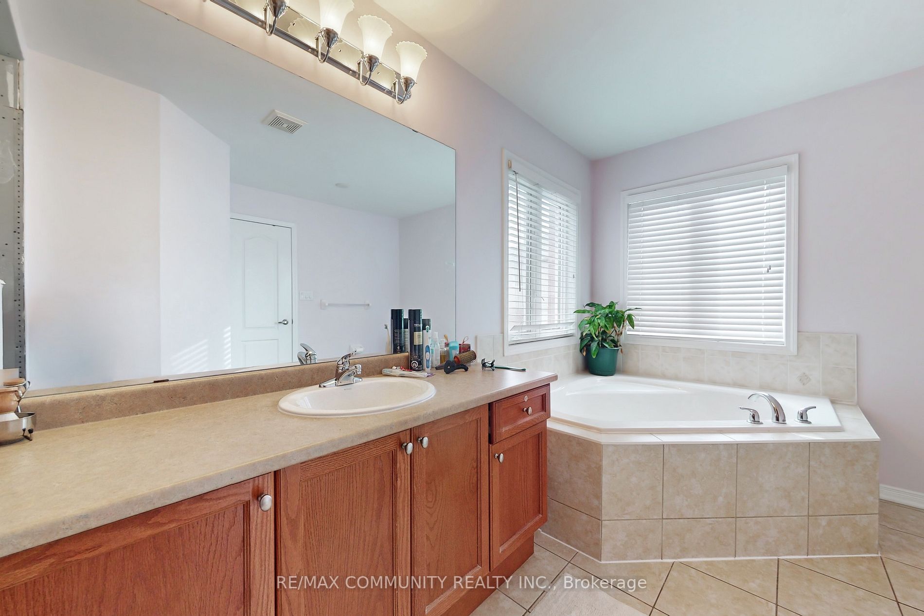 16 Watersplace Ave