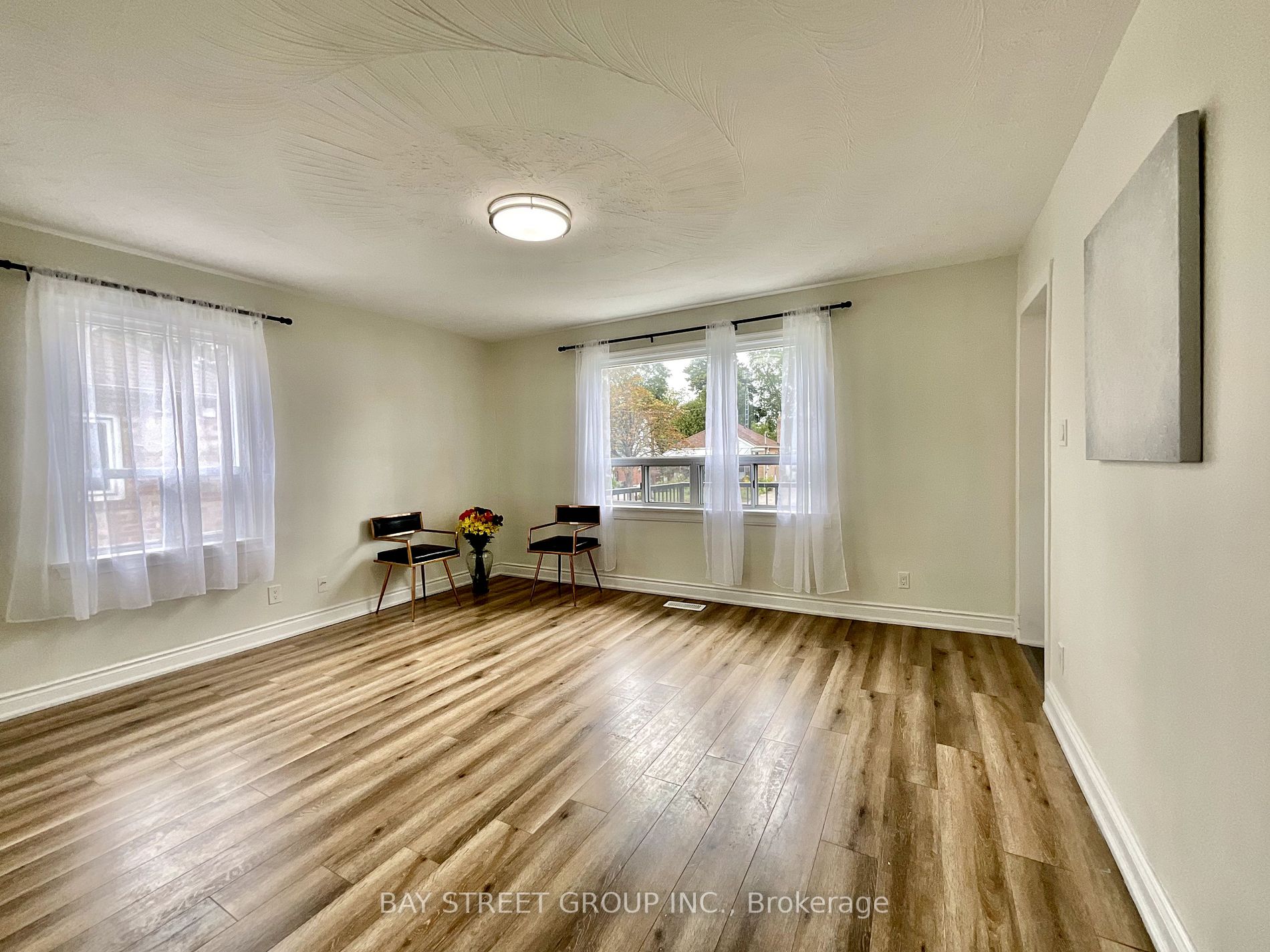 37 Bayard Avenue, #Main