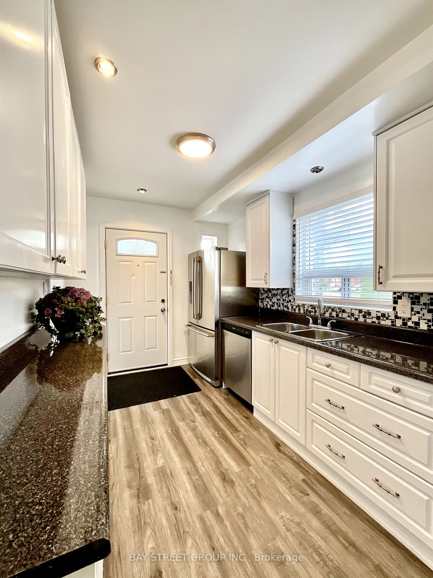 37 Bayard Avenue, #Main