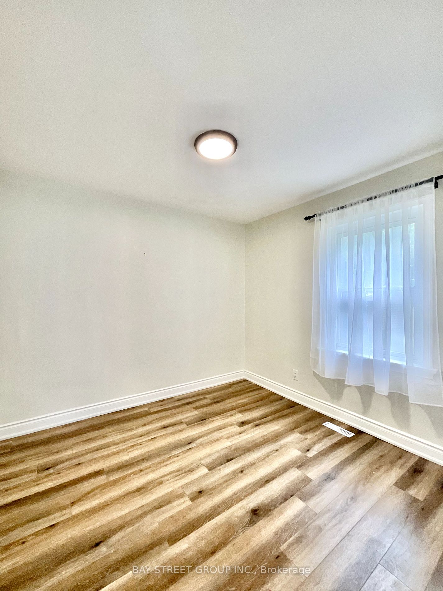 37 Bayard Avenue, #Main