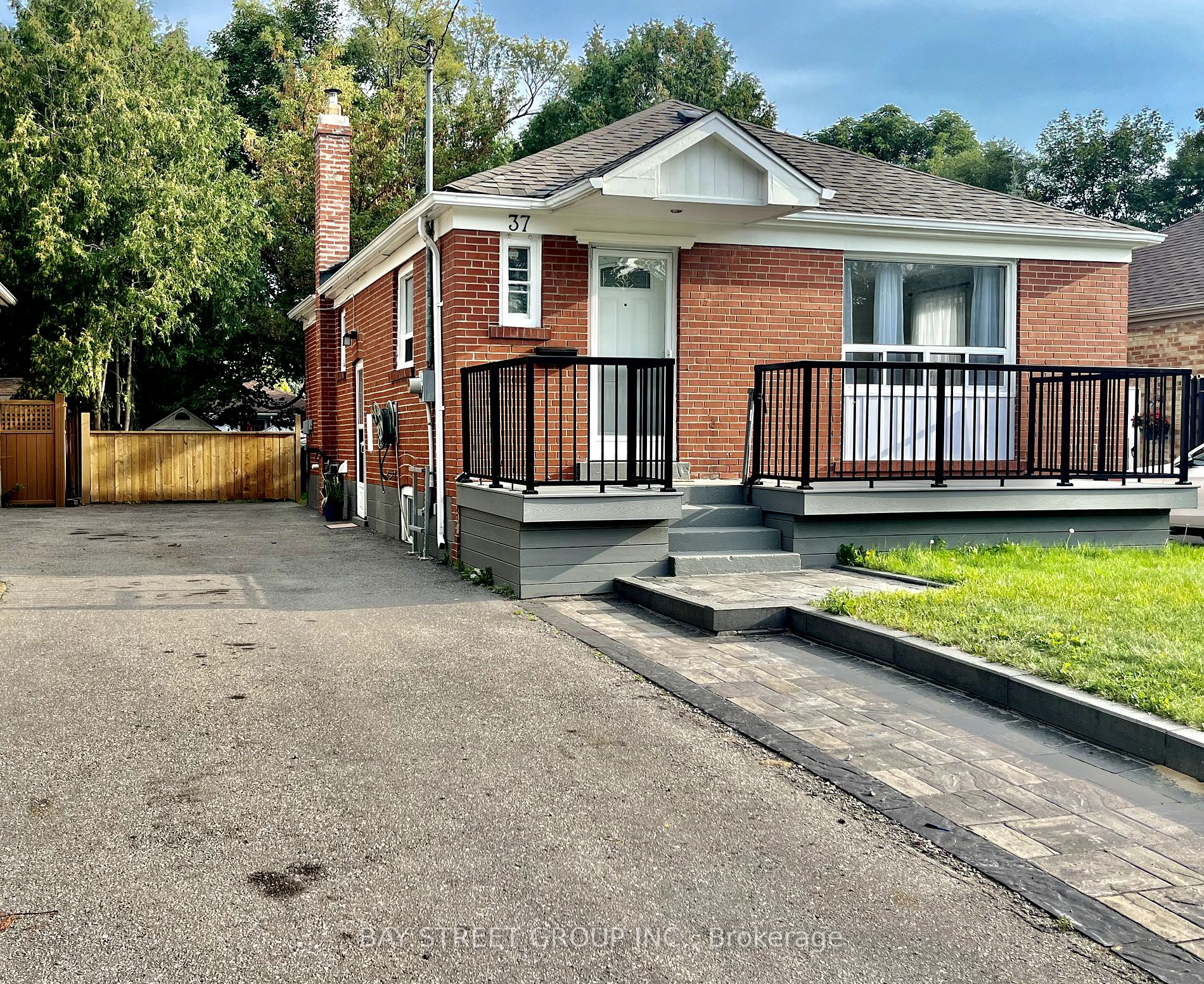 37 Bayard Avenue, #Main