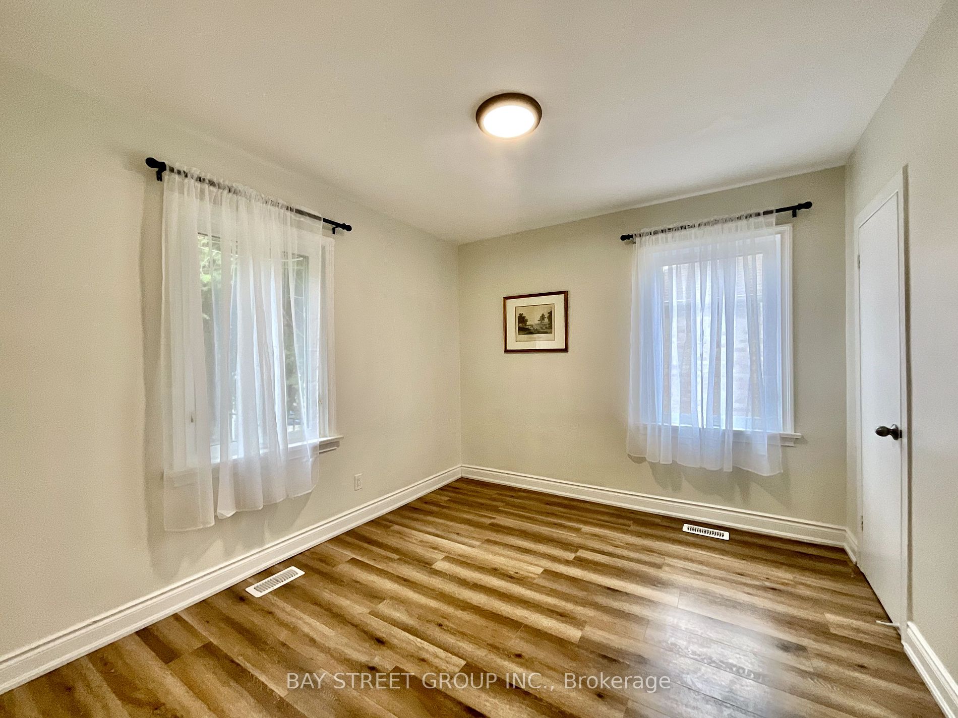 37 Bayard Avenue, #Main