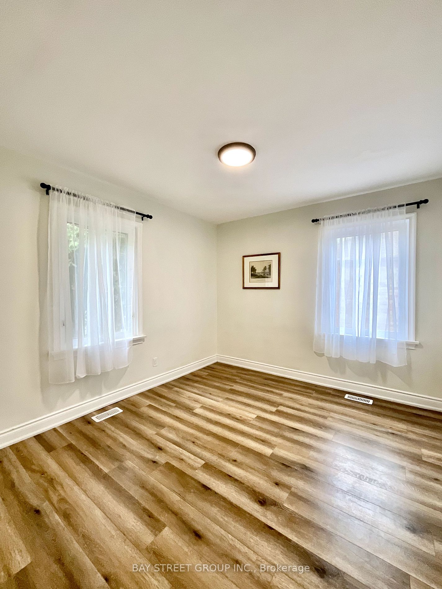 37 Bayard Avenue, #Main