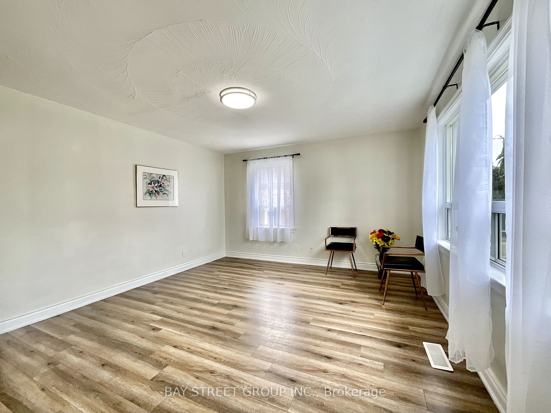 37 Bayard Avenue, #Main